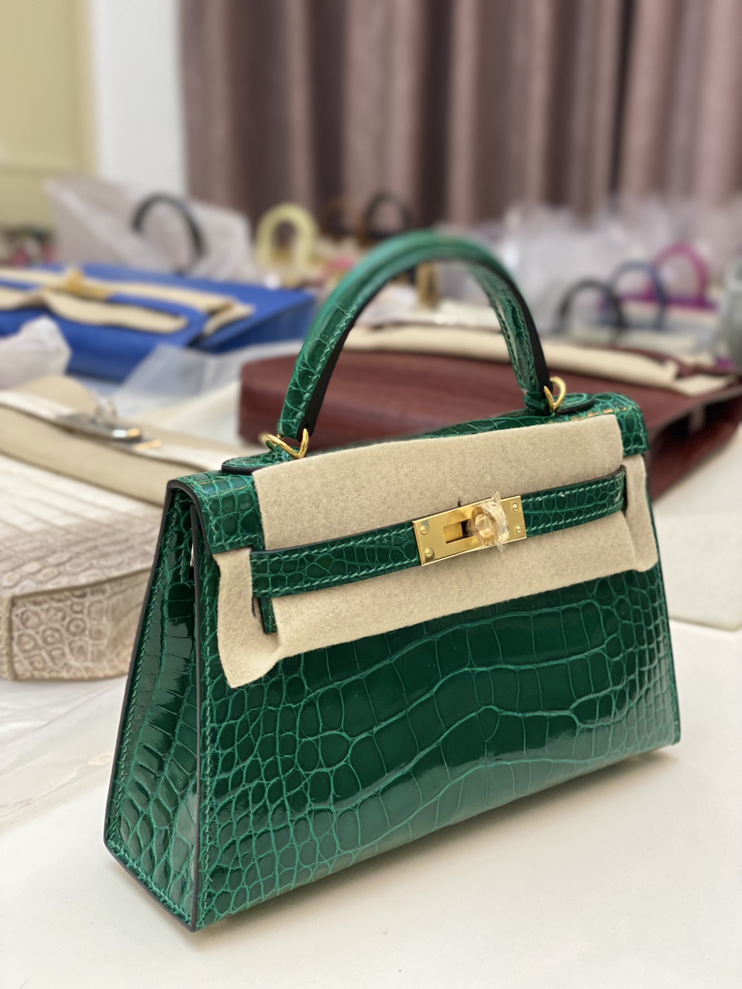 Hermes Kelly Mini II Bag 19CM In Vert Vertigo Shiny Alligator Leather